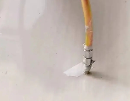 怀宁瓷砖空鼓维修公司专业解答在瓷砖铺贴过程中，如果使用的砂料过粗（如全部使用了粗砂），可能会导致以下问题